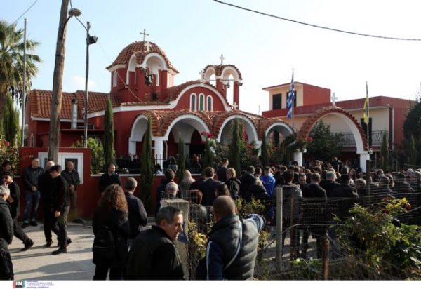 Βασίλης Τόπαλος: Με λευκά λουλούδια το τελευταίο «αντίο» στον 16χρονο αθλητή