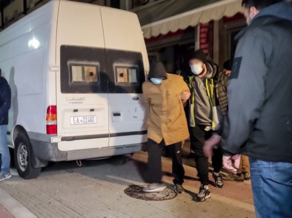 Πάτρα: Ομερτά από τους «7» – Τα σημειώματα με οδηγίες για ληστείες και κλοπές