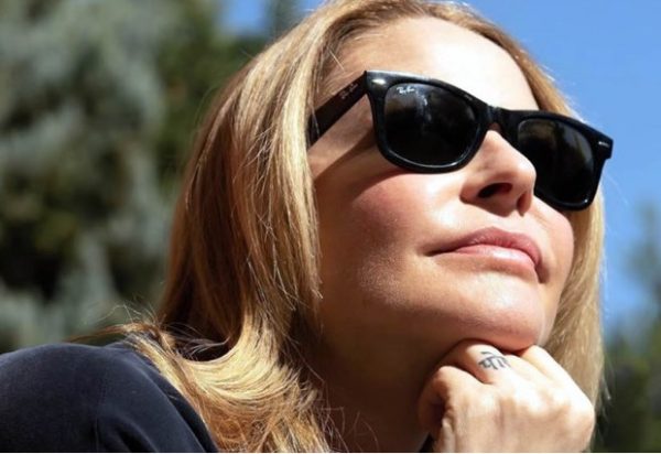 Τζένη Μπαλατσινού: Ευτυχισμένη στην αγκαλιά με τα παιδιά της