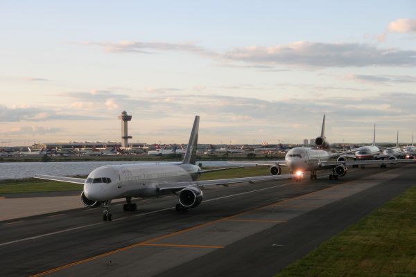 Χάος στα αεροδρόμια των ΗΠΑ: Φόβοι να «παγώσουν» οι πτήσεις λόγω τεχνικού προβλήματος