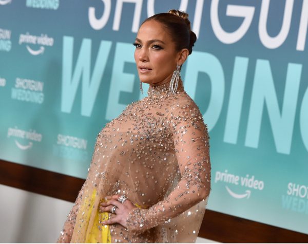 Τζένιφερ Λόπεζ: Πιο λαμπερή από ποτέ στην πρεμιέρα της