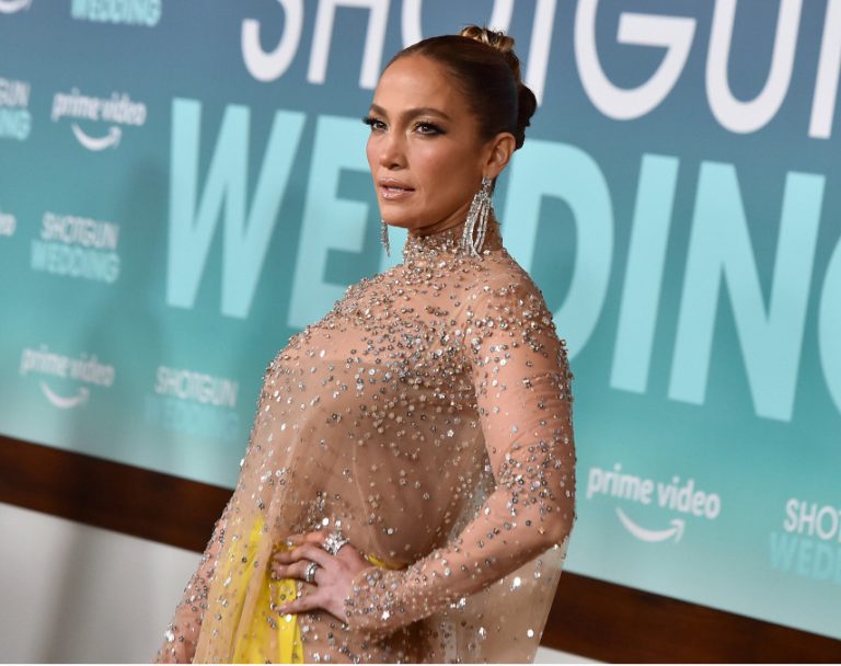 Τζένιφερ Λόπεζ: Πιο λαμπερή από ποτέ στην πρεμιέρα της