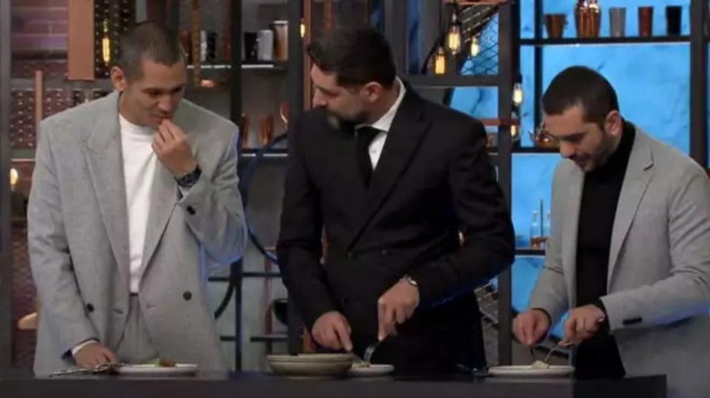 Πανικός στο MasterChef: Ο Κοντιζάς βρήκε (ξανά) κόκκαλο στο φαγητό