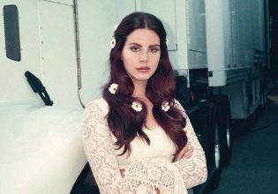 Lana Del Rey: Έβαλε φωτιά στο διαδίκτυο με μια φωτογραφία