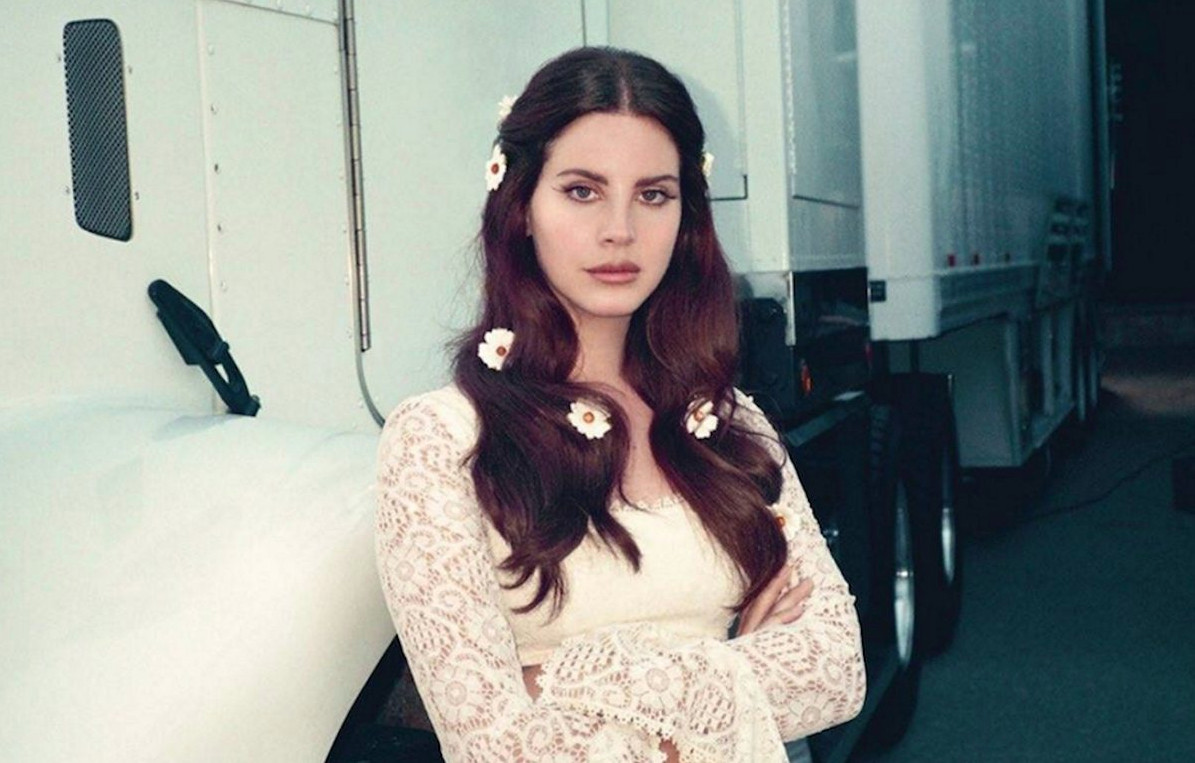 Lana Del Rey: Έβαλε φωτιά στο διαδίκτυο με μια φωτογραφία