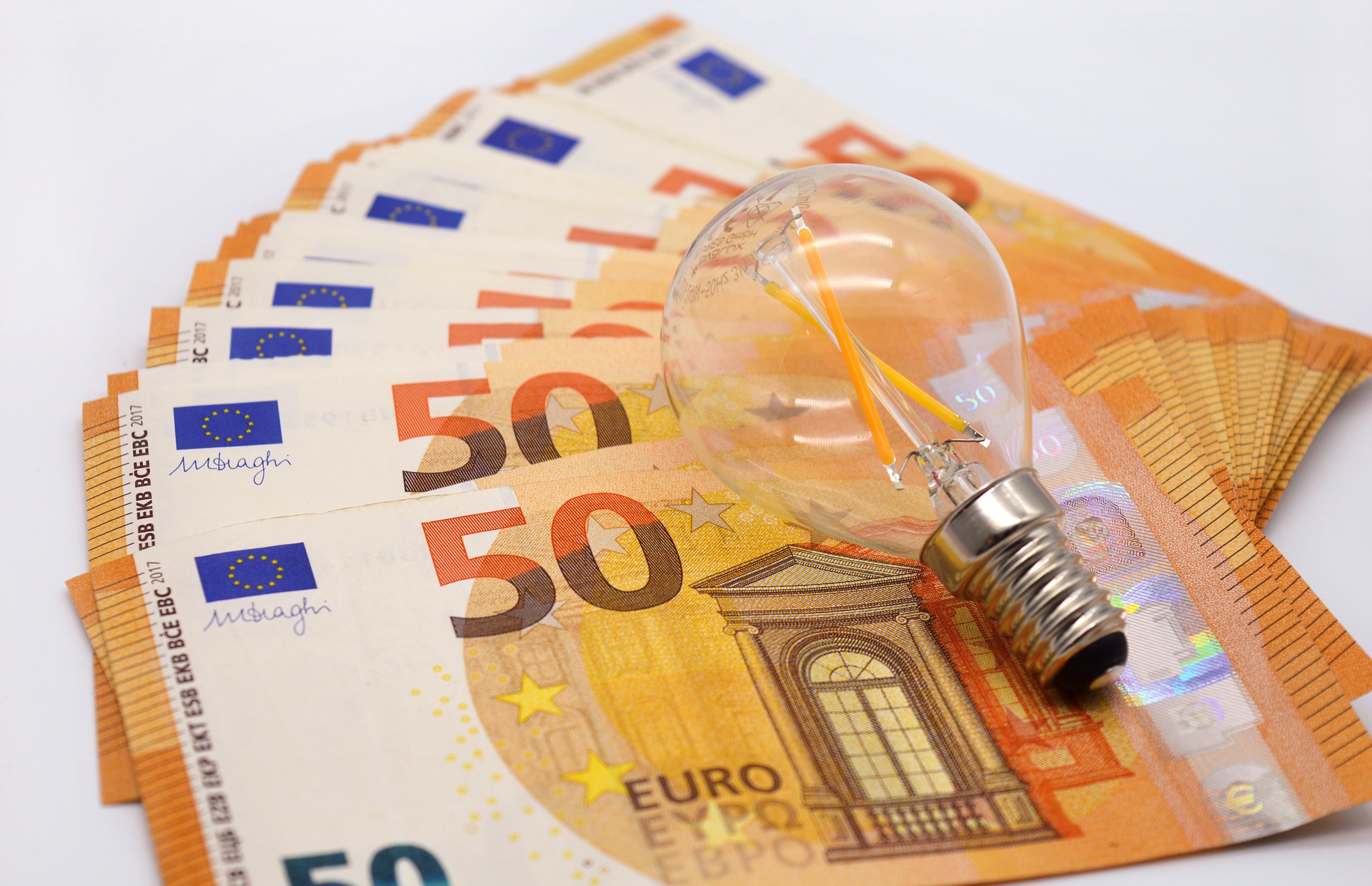 Electricity: How the extraordinary tax on nat. gas made Greece more expensive in the EU