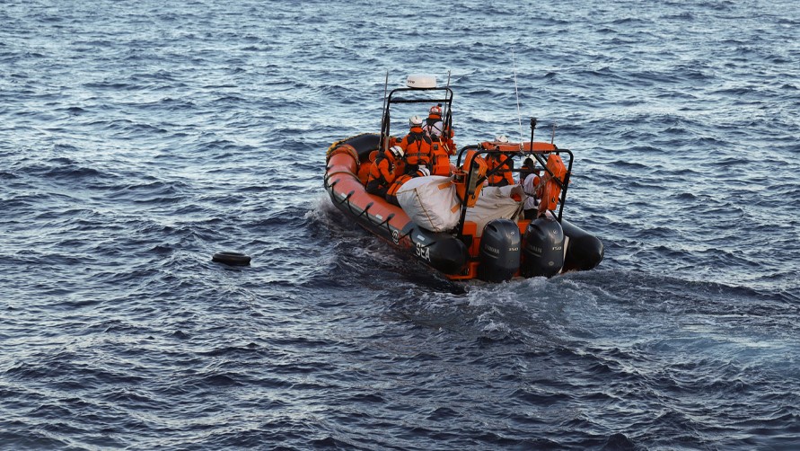 Μεσόγειος: 230 μετανάστες έσωσαν οι Γιατροί Χωρίς Σύνορα - Το πλοίο τους ελλιμενίζεται στη βόρεια Ιταλία