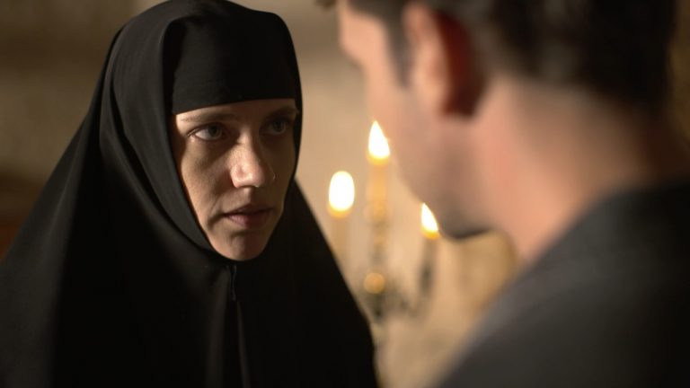 Μαύρο Ρόδο: Οι λόγοι που αξίζει και να το δείτε και να το διαβάσετε