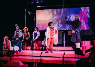 Γιάννης Καλαβριανός: Προσπαθήσαμε να αντιληφθούμε τους προβληματισμούς των εφήβων της εποχής με ειλικρίνεια