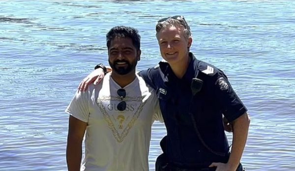 Ηρωίδα αστυνομικός έχασε την προαγωγή για τα σκουλαρίκια