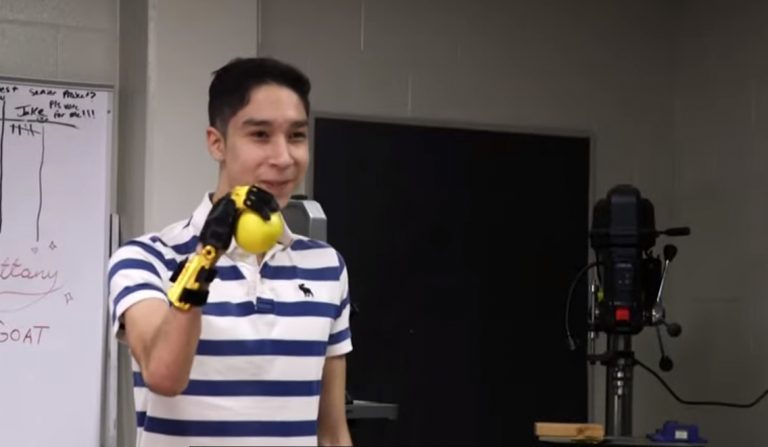 Ήθελε να το κρατήσει μυστικό – Του έκαναν το πιο συγκινητικό δώρο οι συμμαθητές του