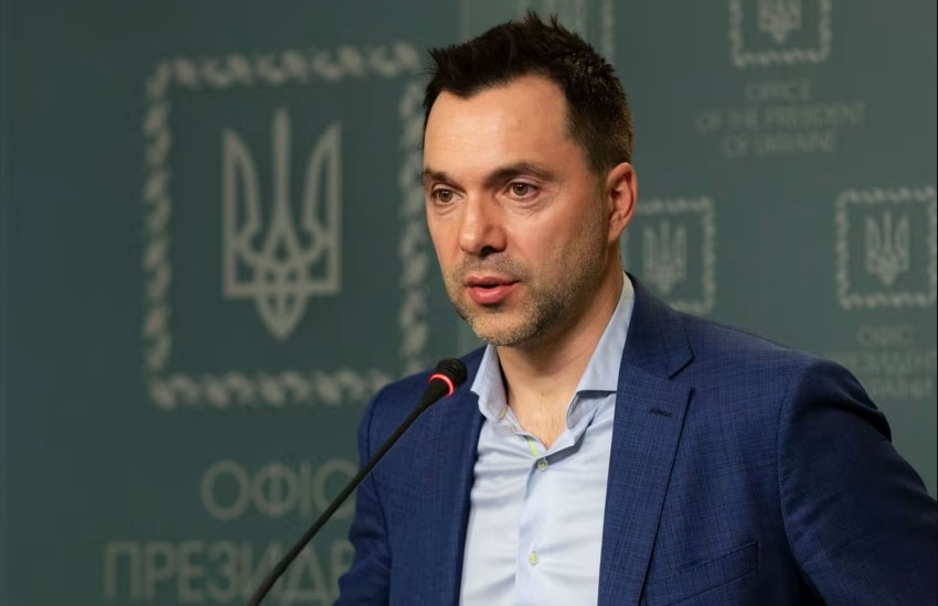 Ουκρανία: Παραιτήθηκε ο σύμβουλος του Ζελένσκι, Αρεστόβιτς μετά τις δηλώσεις για το χτύπημα στη Ντνίπρο