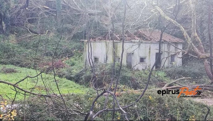 Παραμυθιά: Εβδομήντα σπίτια έπληξε ο ανεμοστρόβιλος – Χιονοπτώσεις στα ορεινά της Ηπείρου