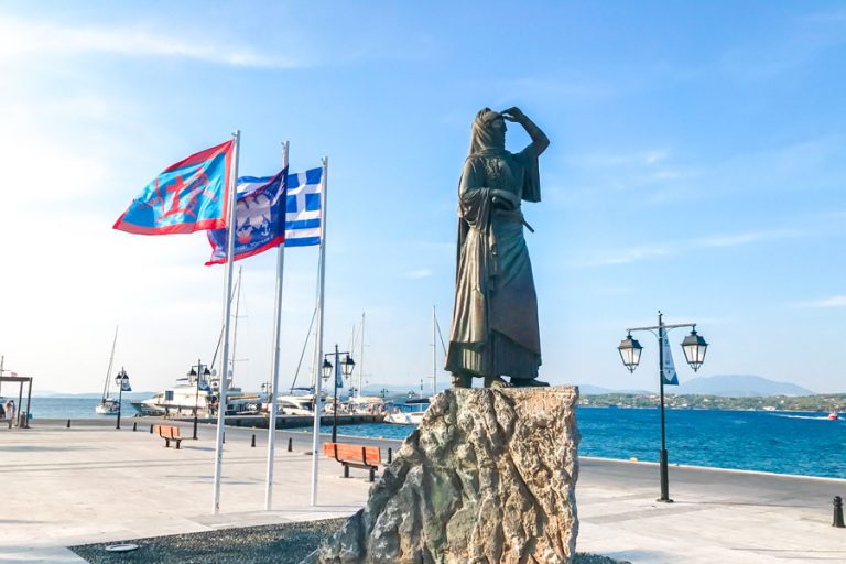 Οι Σπέτσες στην κορυφή της λίστας διακοπών για το 2023 του Guardian