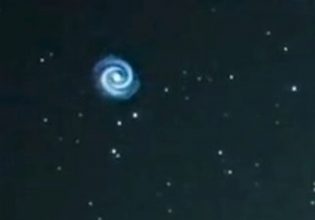 SpaceX: Εκτόξευση δορυφόρου δημιούργησε απόκοσμη σπείρα στον ουρανό της Χαβάης