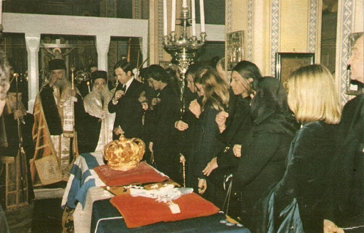 Τέως Βασιλιάς Κωνσταντίνος: Η κηδεία της μητέρας του, Φρειδερίκης, είχε ανάψει φωτιές