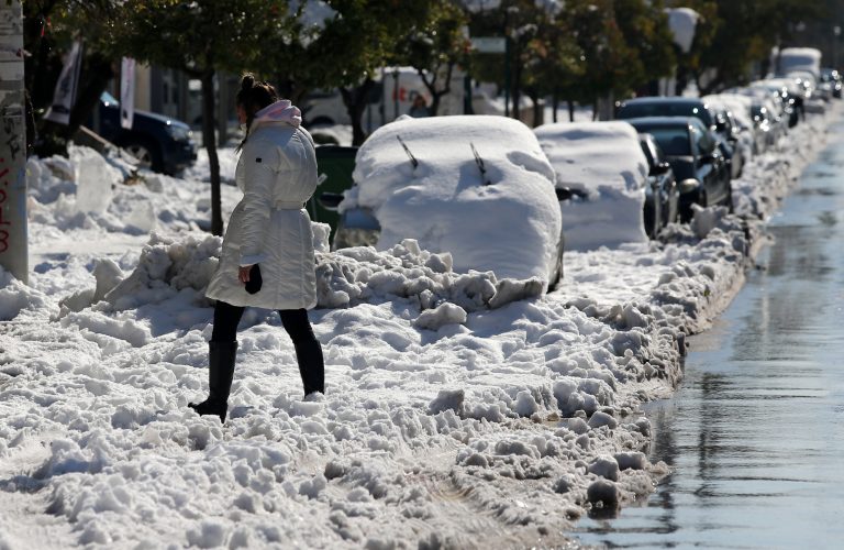 Καιρός: «Πολική μπάλα» φέρνει δύο απανωτές κακοκαιρίες – Χιόνια και σε χαμηλά υψόμετρα