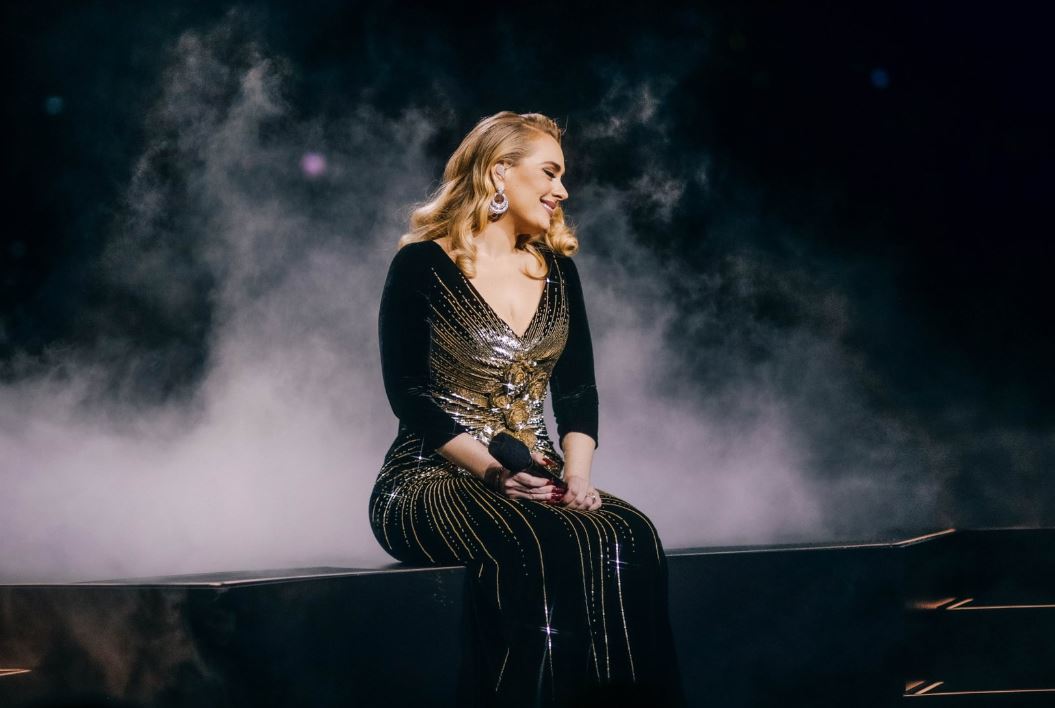 Adele: Ο λόγος που κλαίει πριν και μετά τις συναυλίες