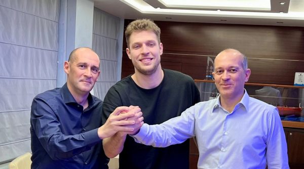 Ολυμπιακός: Ανανέωσε ο Βεζένκοφ ως το 2025