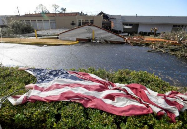 ΗΠΑ: Καταιγίδα αφήνει τουλάχιστον 6 νεκρούς στην Αλαμπάμα – Συγκλονιστικές εικόνες