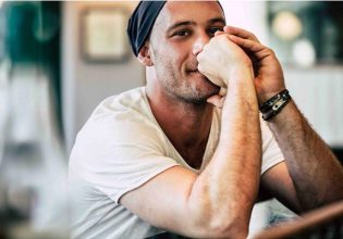 Αντίνοος Αλμπάνης: Θα ήθελα να έχω σχέση, δεν έχω επιλέξει τη φάση που είμαι τώρα