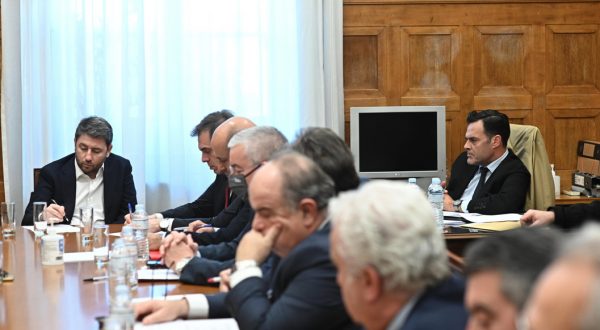 Ανδρουλάκης: Φέρνουμε τροπολογία για τις αυξημένες ασφαλιστικές εισφορές των ελεύθερων επαγγελματιών, αυτοαπασχολούμενων και αγροτών