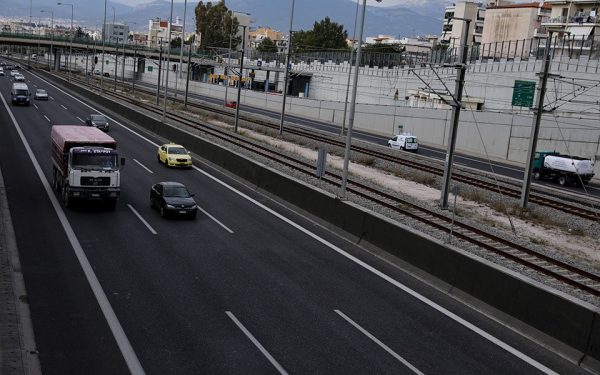 Αττική Οδός: Κλειστές λωρίδες μετά από σύγκρουση οχημάτων στο ρεύμα προς Αεροδρόμιο