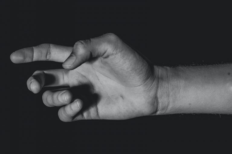 Κρήτη: Παιδί αποπειράθηκε να κόψει τις φλέβες του στις τουαλέτες του σχολείου