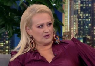 Άση Μπήλιου: «Λύγισε» μιλώντας για τους γονείς της – «Με υιοθέτησαν όταν ήμουν 3 ημερών»