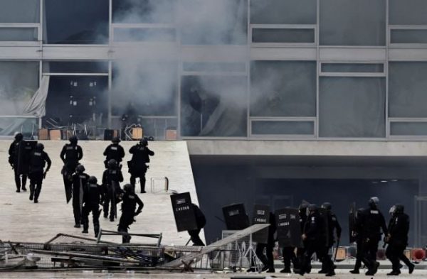 Βραζιλία: Την τιμωρία των εισβολέων προανήγγειλε ο Λούλα – Επέμβαση της Εθνοφρουράς