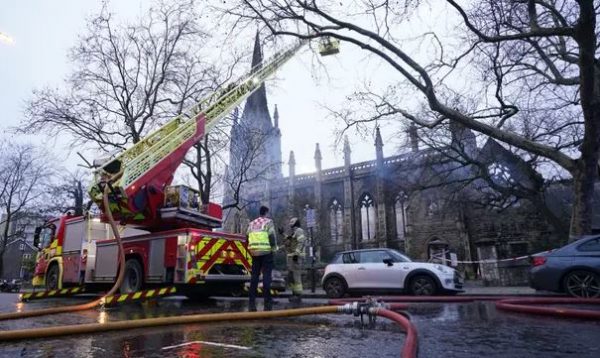 Βρετανία: Πυρκαγιά κατέστρεψε ιστορική εκκλησία στο Λονδίνο