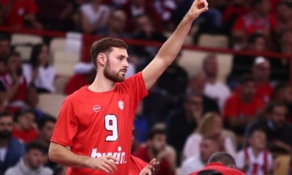 Λαβράκι από την ομογένεια για τον Ολυμπιακό