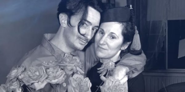 «Κυρίως με το αίμα σου, Γκαλά, ζωγραφίζω τις εικόνες μου» – Ο μεγάλος έρωτας του Σαλβαδόρ Νταλί