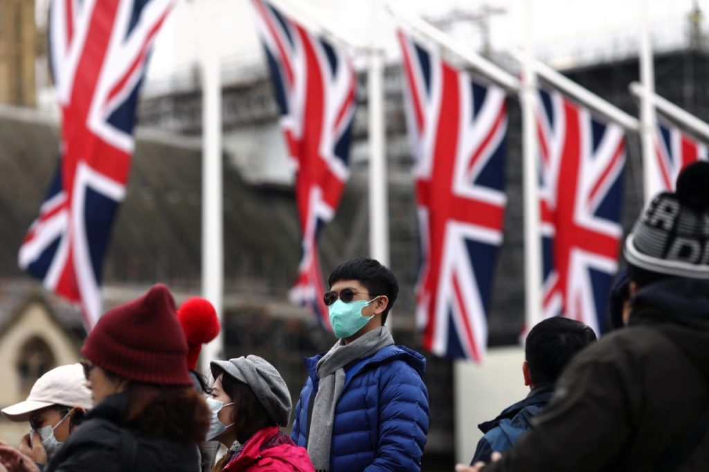 Κοροναϊός: Σε εφαρμογή τα έκτακτα μέτρα στη Βρετανία – Υποχρεωτικά τεστ στους ταξιδιώτες από Κίνα
