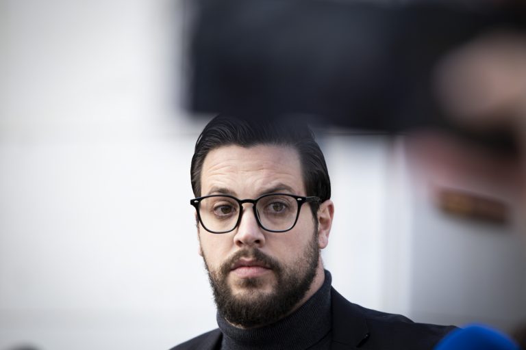 Μάνος Δασκαλάκης: Διαψεύδει πως έκανε πρόταση γάμου στη σύντροφο του