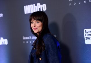 Dakota Johnson: Το σχόλιo για τον κανιβαλισμό και τον Armie Hammer που δίχασε το Twitter
