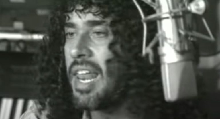 Ποια ήταν, τελικά, η Ευλαμπία από το θρυλικό τραγούδι του Γιάννη Γιοκαρίνη