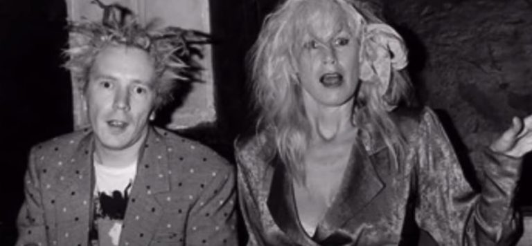 Ο Τζόνι Ρότεν βλέπει την «προσωπικότητα της γυναίκας του στα μάτια της» στη μάχη της για το Αλτσχάιμερ