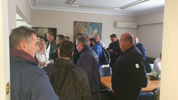 ΕΑΣ: Κατάληψη στα γραφεία της Διοίκησης για απολύσεις εργαζομένων