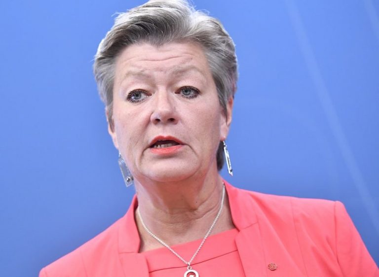 Προσφυγικό: Εν μέσω αυξημένων αιτήσεων ασύλου, η Ευρωπαϊκή Επιτροπή ζητά περισσότερες απελάσεις