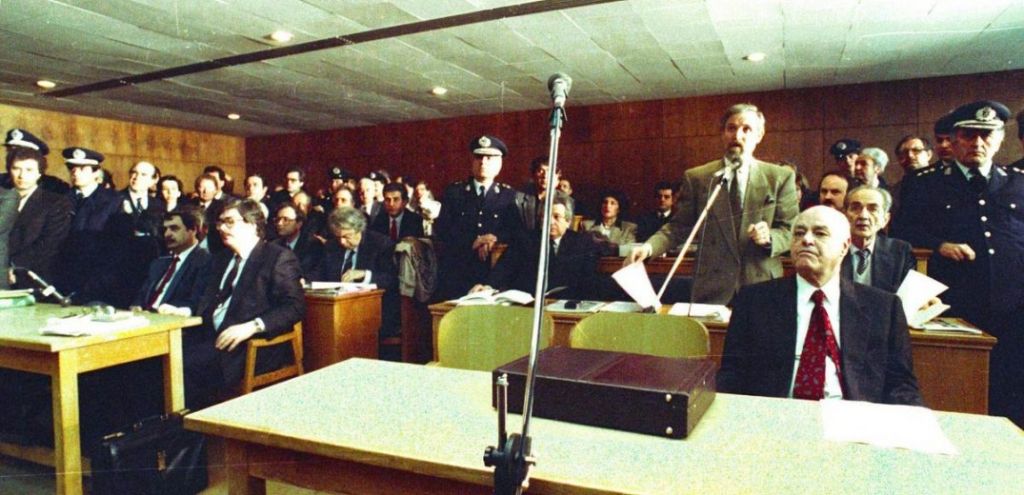 16/1/1992: Η αθώωση του Α. Παπανδρέου και η καταδίκη του Δ.Τσοβόλα για το σκάνδαλο Κοσκωτά