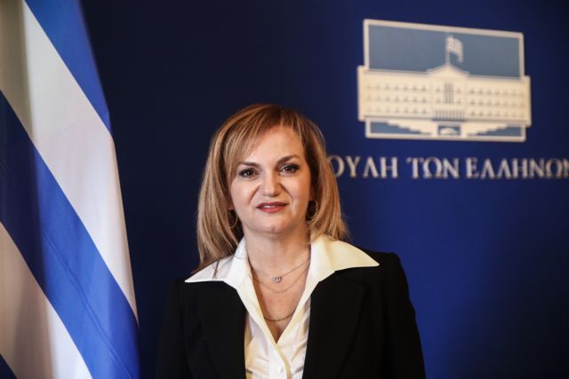 Βουλή: Ορκίστηκε η Ελένη Μακρή – Θεοδώρου – Αντικατέστησε τον Θέμη Χειμάρα