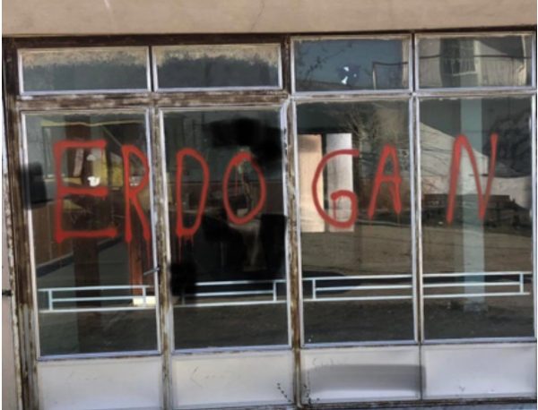 Θεοφάνια: Εγραψαν φιλοτουρκικά συνθήματα γύρω από την εκκλησία σε χωριό του Εβρου