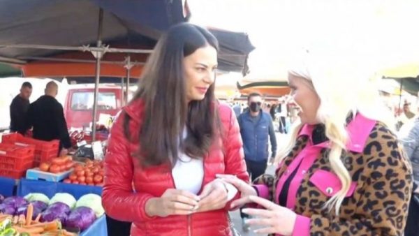 Εύη Βατίδου: Πήγε… για πρώτη φορά στη λαϊκή – Περίμενε να πληρώσει με κάρτα!