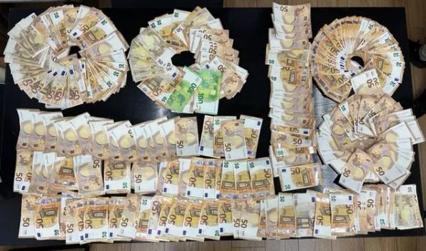 «Μάξιμος Σαράφης»: Πώς δρούσε η εγκληματική οργάνωση –  Η ανύπαρκτη εταιρεία στα Εμιράτα και η ηλεκτρονική βιτρίνα