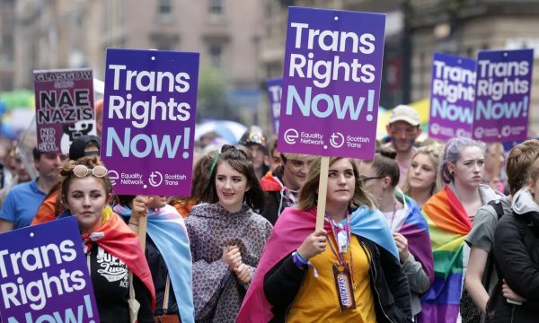 «Ταφόπλακα» από την κυβέρνηση Σούνακ στα δικαιώματα των τρανς και τον επαναπροσδιορισμό φύλου