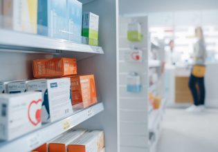 Εκρηκτική η κατάσταση στα φαρμακεία – Άδεια τα ράφια από τα δημοφιλή φάρμακα