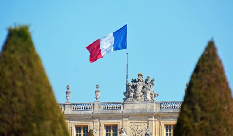Γαλλικές τράπεζες: Επιτόκια έως 6,1% με πληθωρισμό 6,7%