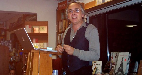 Ο σκιτσογράφος Αρτ Σπίγκελμαν για τη ζωή με ένα ποντίκι 500 κιλών να τον κυνηγάει