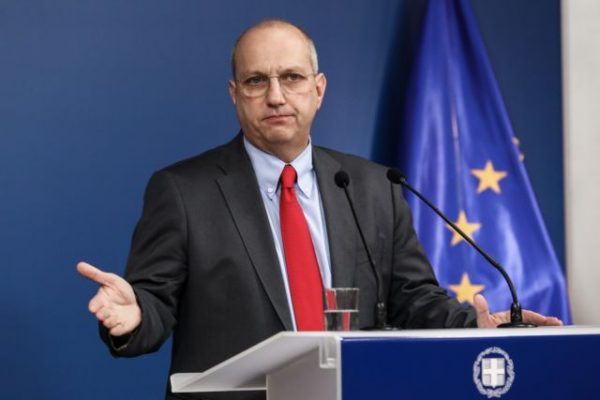 Οικονόμου σε ΣΥΡΙΖΑ: «Με βίντεο δεν στεγάστηκε κανείς»